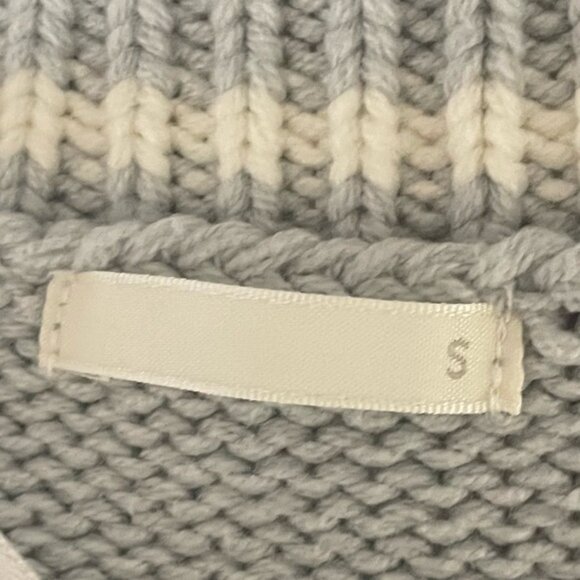 GU V-Neck Pointelle Women's Light Blue White Knit Sweater Vest Size S - Picture 9 of 10